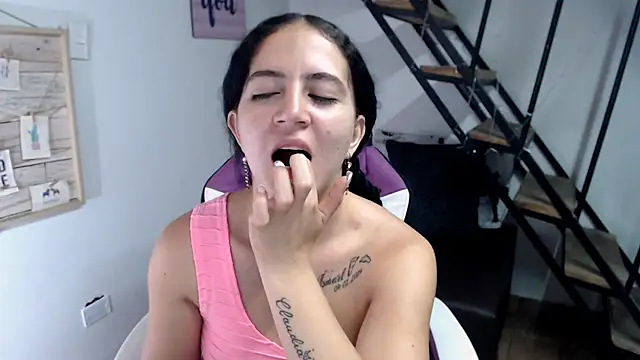 Snapshot of samantha_baby_ chatting on October 7, 2025, 6:16 pm samantha baby online show from October 7, 2025, 6:16 pm