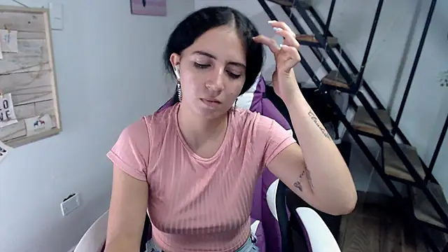 samantha baby  online show from October 18, 2025, 8:42 pm