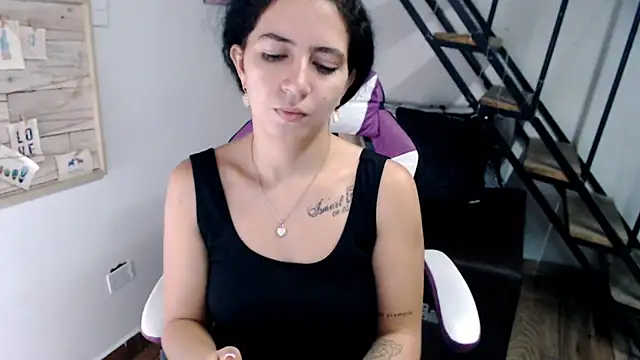 samantha baby  online show from December 18, 2025, 5:52 pm