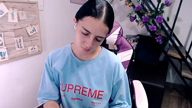 samantha baby  online show from April 10, 2026, 5:50 pm