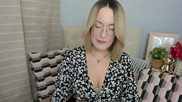 MollyFlowers online show from March 23, 2026, 6:12 pm