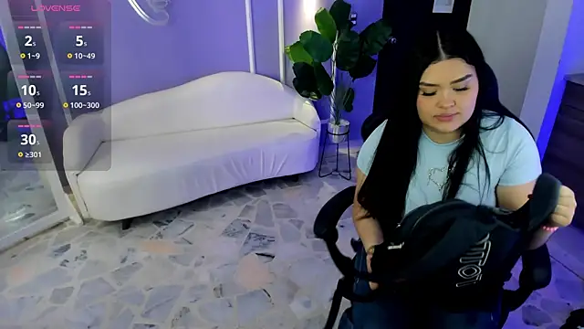 martinasaez online show from September 19, 2025, 8:20 pm