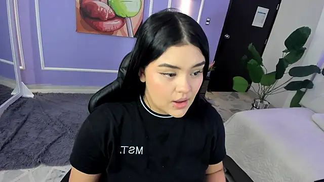 martinasaez online show from November 17, 2025, 6:24 pm