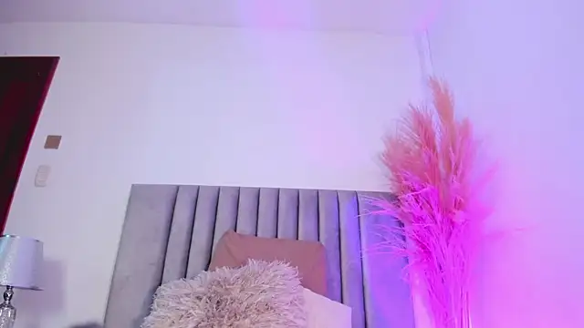 NoraDasilva online show from December 28, 2024, 6:28 am