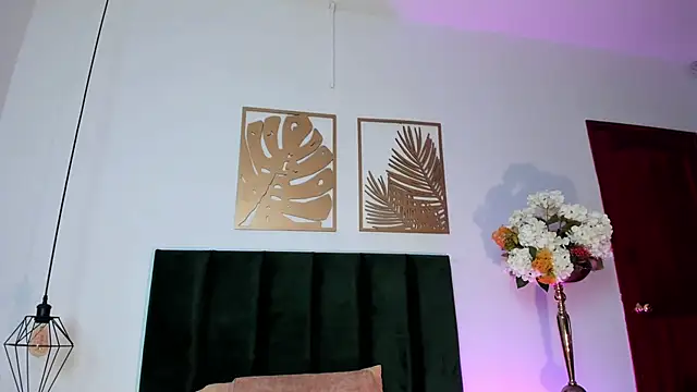 NoraDasilva online show from February 11, 2025, 12:49 am