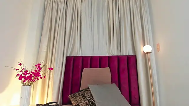 NoraDasilva online show from March 7, 2025, 12:37 am