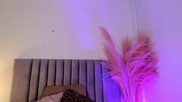 NoraDasilva online show from March 8, 2025, 12:33 am