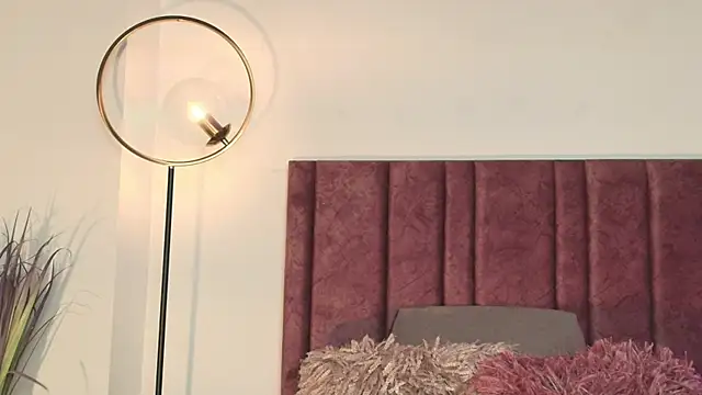 NoraDasilva online show from October 7, 2025, 12:30 am