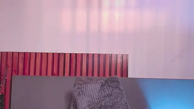 NoraDasilva online show from December 2, 2025, 1:39 pm