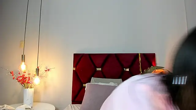 NoraDasilva online show from April 12, 2026, 2:33 pm