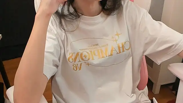 Snapshot of Mayala__ chatting on May 1, 2026, 10:20 am Mayala online show from May 1, 2026, 10:20 am