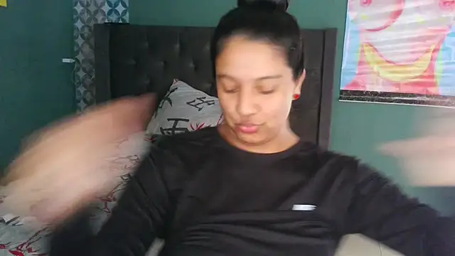 almaswan1 online show from November 7, 2025, 3:23 pm