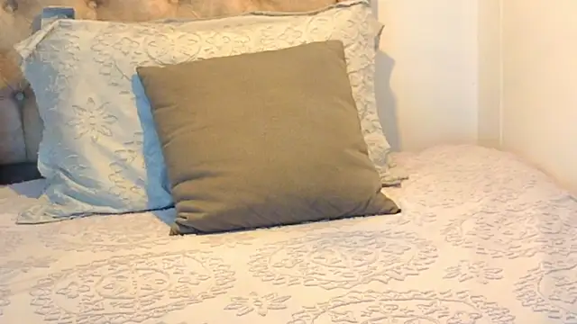 KeryHillson online show from November 24, 2025, 11:54 am