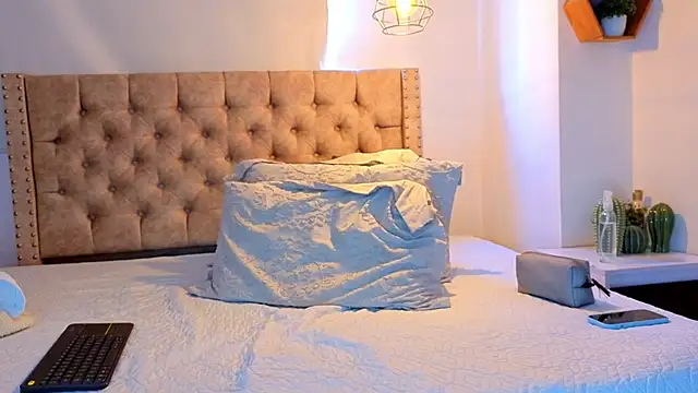 KeryHillson online show from March 1, 2026, 3:47 pm