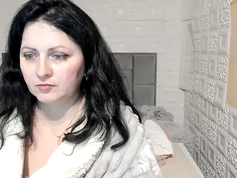 Lillian2 online show from February 26, 2025, 5:42 am