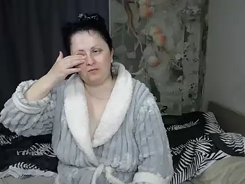 Lillian2 online show from May 13, 2026, 9:33 pm