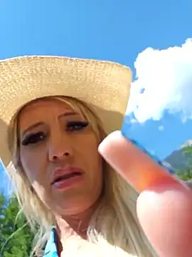 Sexy Sparkling  online show from June 19, 2026, 12:31 pm