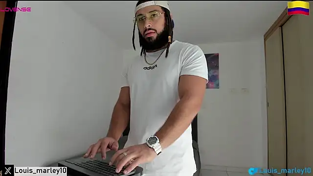 Snapshot of Louis_marley__ chatting on December 2, 2025, 2:12 pm Louis marley online show from December 2, 2025, 2:12 pm