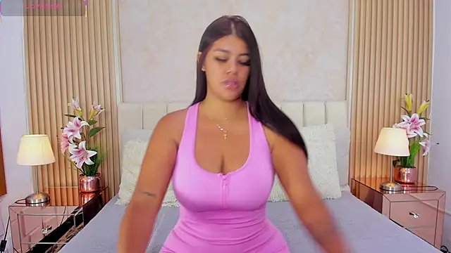 LUNATAYLORS online show from November 19, 2025, 11:21 am