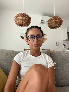 AnaRoxane  online show from July 3, 2026, 9:32 pm