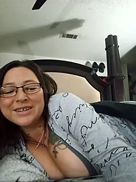 angelbaby1998 online show from November 16, 2025, 7:14 am