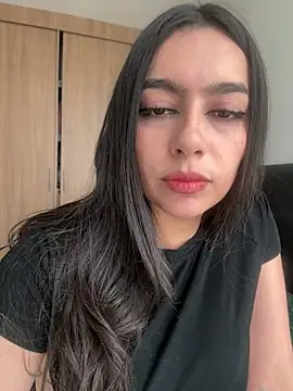 Nicollemays online show from February 19, 2026, 4:25 pm