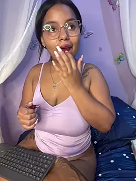Snapshot of Aleja_DANS chatting on April 23, 2026, 1:24 pm Aleja DANS online show from April 23, 2026, 1:24 pm