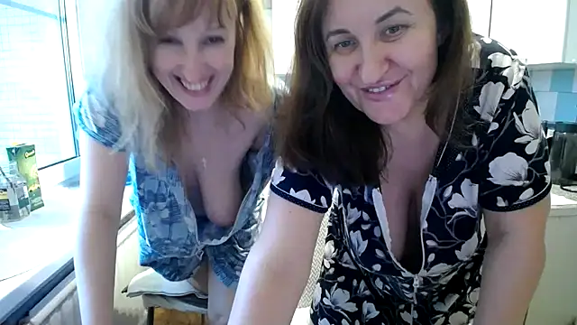 DonnaMagdalena online show from December 9, 2024, 12:19 pm