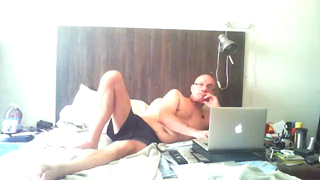 dazuk4513 online show from May 14, 2026, 5:09 pm
