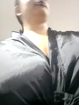 MariaGaitan online show from November 17, 2025, 7:08 pm