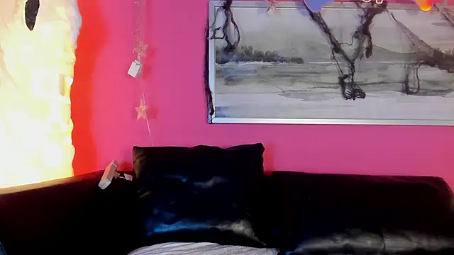 Snapshot of Tiffanysurez_ chatting on October 29, 2025, 8:43 pm Tiffanysurez online show from October 29, 2025, 8:43 pm