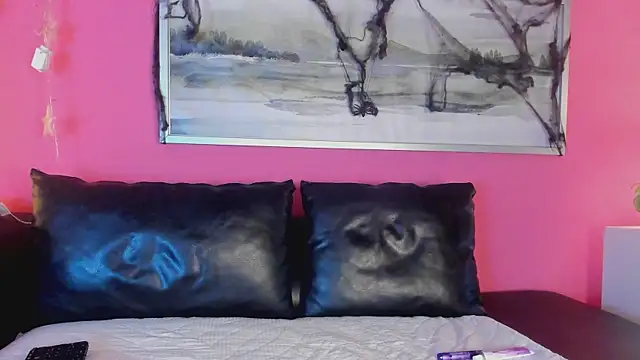 Snapshot of Tiffanysurez_ chatting on October 30, 2025, 9:15 pm Tiffanysurez online show from October 30, 2025, 9:15 pm