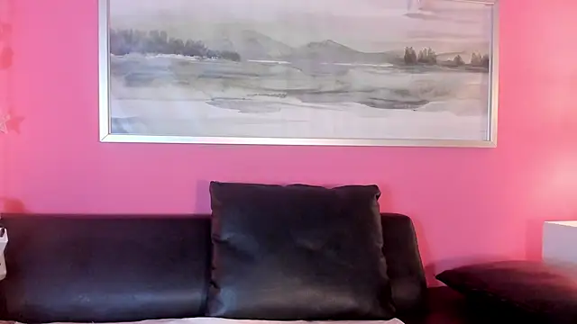 Snapshot of Tiffanysurez_ chatting on November 19, 2025, 8:20 pm Tiffanysurez online show from November 19, 2025, 8:20 pm