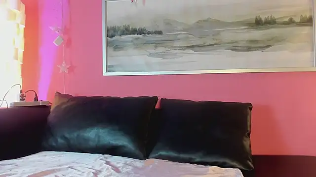 Snapshot of Tiffanysurez_ chatting on November 25, 2025, 8:53 pm Tiffanysurez online show from November 25, 2025, 8:53 pm