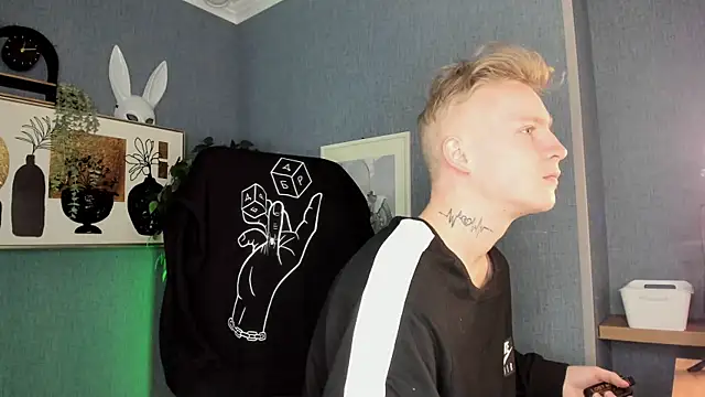 AlexxSweet online show from April 20, 2026, 4:48 am