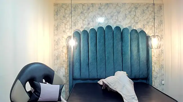 nalalye cruzz  online show from September 21, 2025, 2:24 am