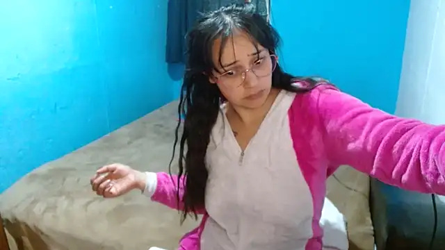 clarisse69 online show from December 18, 2024, 3:47 am