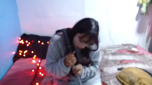 clarisse69 online show from December 17, 2025, 11:44 pm