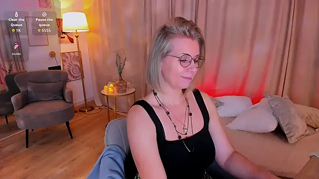 Annie Light online show from March 6, 2026, 9:39 am