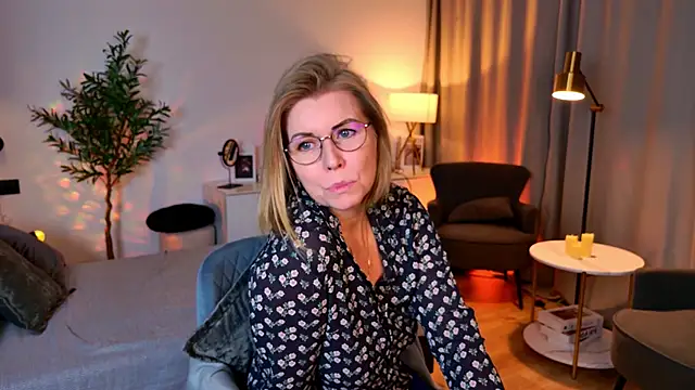 Annie Light online show from May 19, 2026, 6:53 am