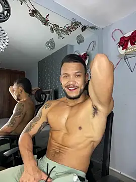 ARON TAYLER01 online show from December 4, 2024, 12:36 pm