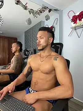 ARON TAYLER01 online show from December 11, 2024, 4:31 pm