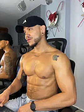 ARON TAYLER01 online show from December 20, 2024, 12:38 pm
