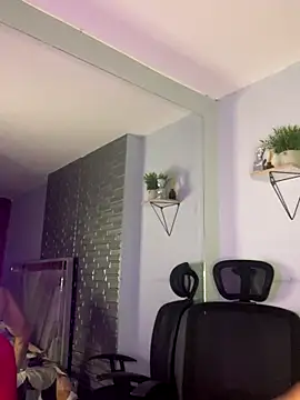 ARON TAYLER01 online show from October 22, 2025, 10:37 am