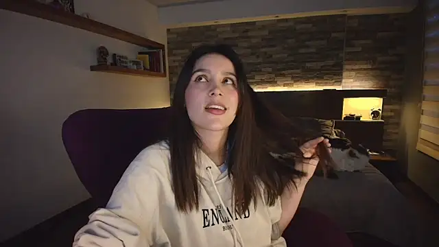 alicewilloww online show from October 20, 2025, 10:43 pm