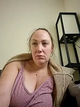 Wisie Cutie online show from December 8, 2024, 1:03 pm