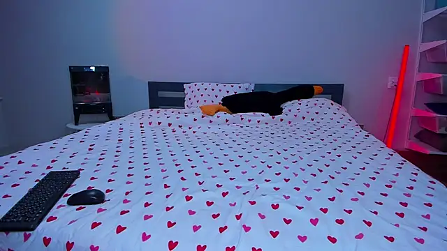 TishaLove online show from November 4, 2025, 2:38 pm