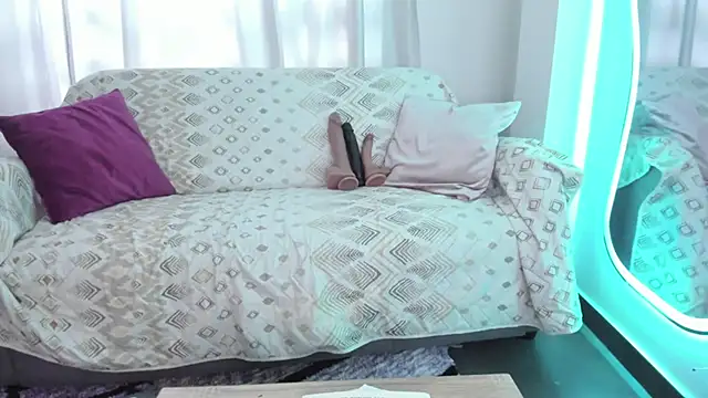 Snapshot of KAROLIVONNE chatting on February 24, 2026, 8:51 pm KAROLIVONNE online show from February 24, 2026, 8:51 pm