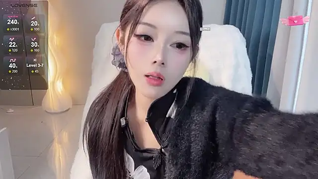 Mandy-- online show from November 10, 2025, 3:27 am