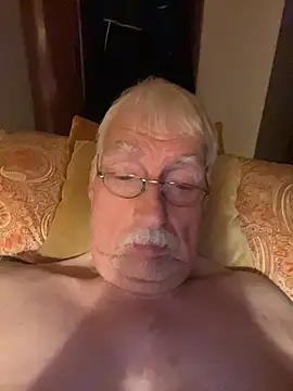 Snapshot of Steffibi1954 chatting on October 28, 2025, 2:48 am Steffibi1954 online show from October 28, 2025, 2:48 am